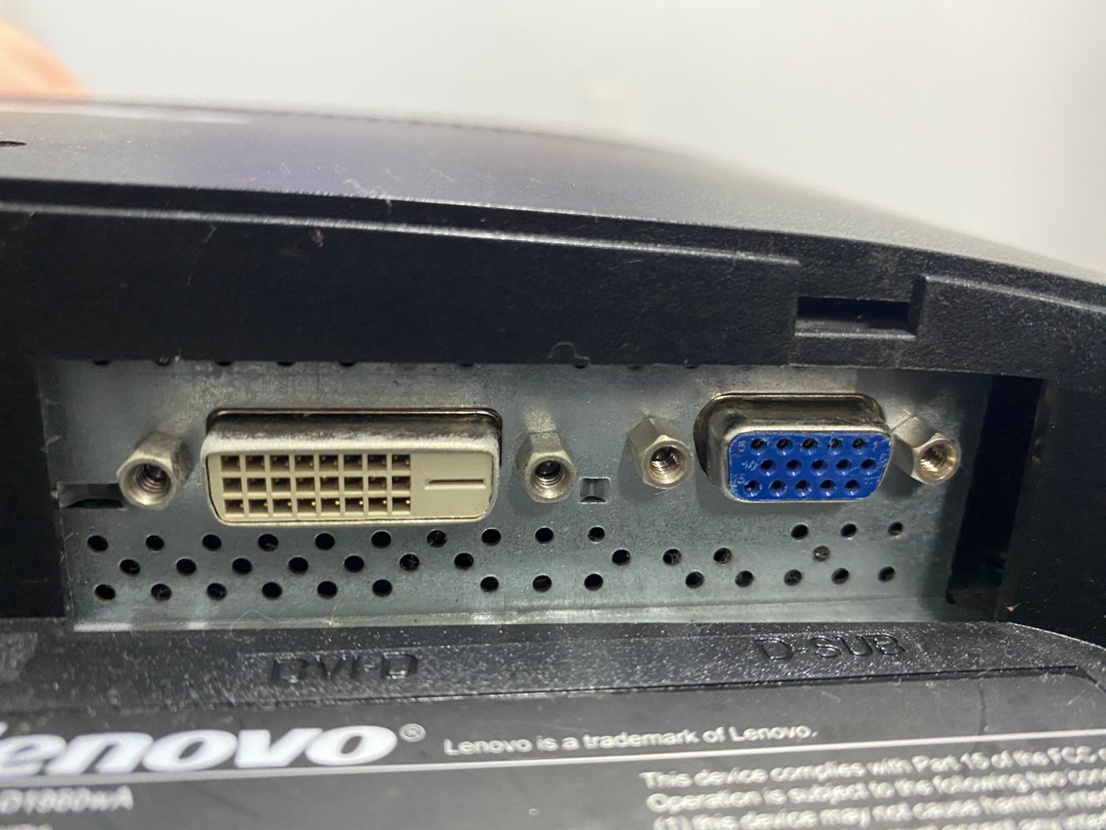 Monitor 18.5' Lcd D1960wa (Usado) Lenovo Wide Vga / Dvi Preto - Imagem 3