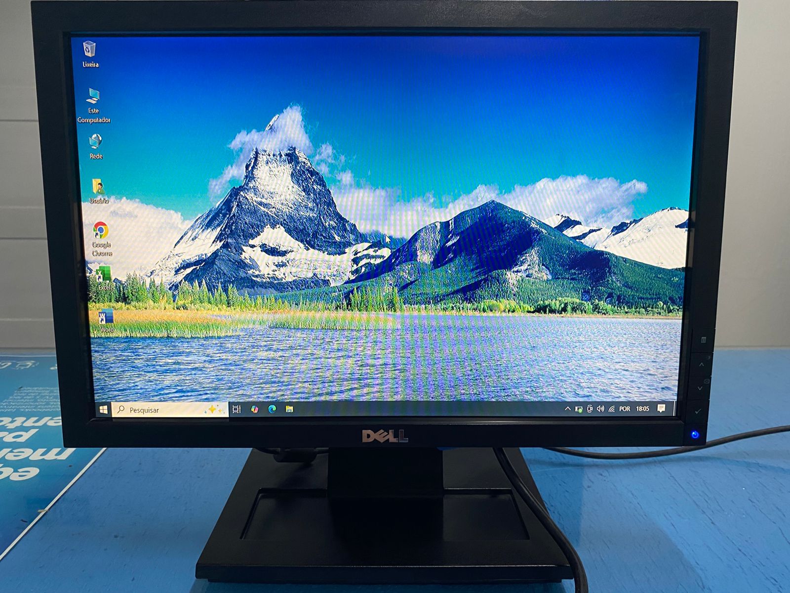 Monitor Dell (Usado) E1709wc 17 Widescreen 1440x900 Vga Cor Preto Voltagem 110v/220v